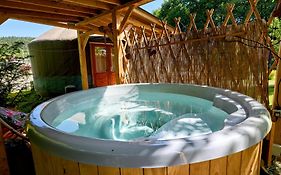 ALOHA GLAMP - Nowoczesne jurty z prywatnym jacuzzi - Sauna - Energylandia